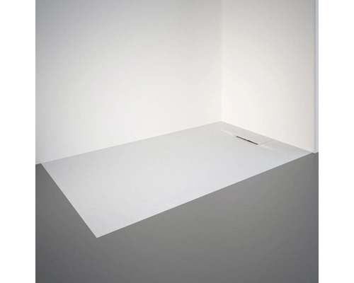 Eckinstallation mit flacher Duschwanne und Ablaufrinne