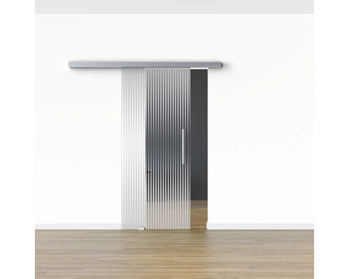 Schiebetür aus Glas mit linearem Design in einem hellen Raum