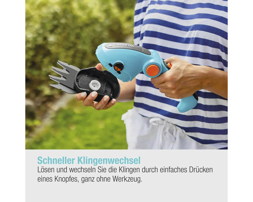 Person wechselt die Klinge einer Gardena Akku-Grasschere