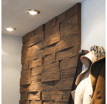 Wandpaneel aus Holz mit Beleuchtung und Kleiderhaken