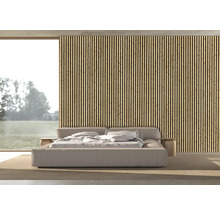 Schlafzimmer mit Akustikpaneelen an der Wand