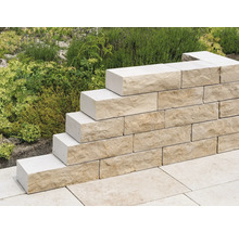 Gartenmauer aus Sandsteinblöcken