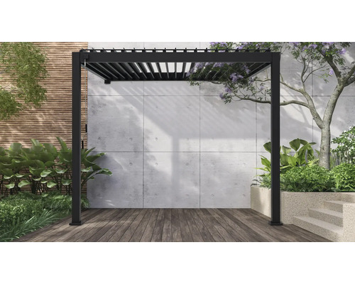 Pergola Mirador Classic 3x4 Pfostenstärke 11 x 11 cm 392,7 x 301,25 cm anthrazit Schwarze Pergola aus Metall auf einer Terrasse im Garten.