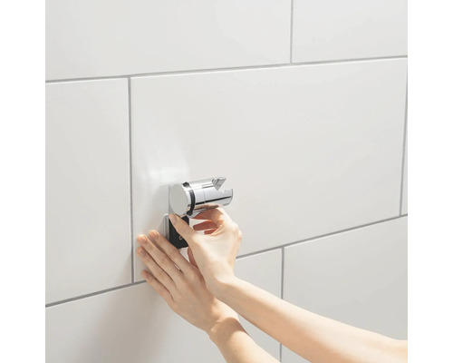 Installation einer Duschhalterung an der Wand