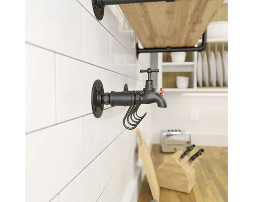 Dekorative Garderobe in Form eines Wasserhahns mit Haken zur Wandmontage