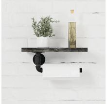 Wandregal mit Papierrollenhalter im Badezimmer mit Dekorationen