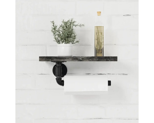 Wandregal mit Papierrollenhalter im Badezimmer mit Dekorationen