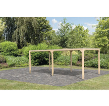 Holzcarport im Garten