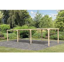 Holzcarport im Garten