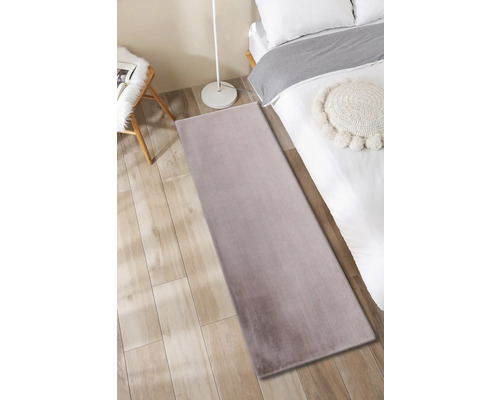 Bettvorleger im Schlafzimmer auf Holzboden