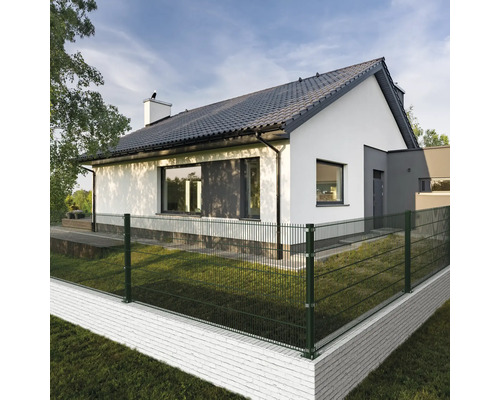 Doppelstabmattenzaun vor einem Wohnhaus