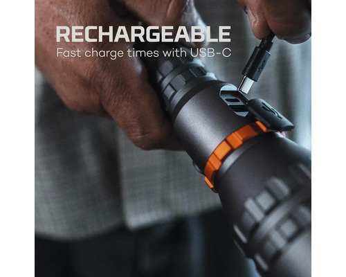 Wiederaufladbare Taschenlampe mit USB-C-Ladeanschluss.