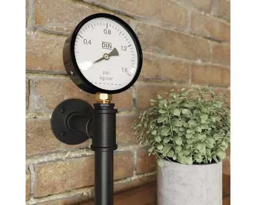 Manometer mit Rohrkonstruktion zur Wandmontage