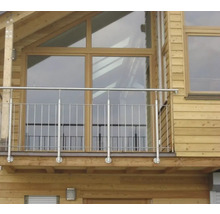 Balkon mit Holzverkleidung und Edelstahlgeländer