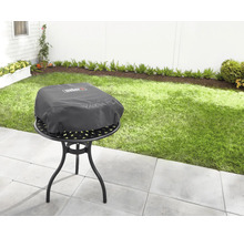 Weber Logo auf Grillabdeckung im Garten