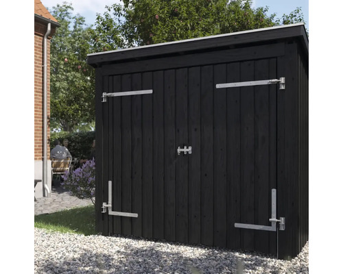 Gartenschuppen aus Holz mit Metallbeschlägen im Garten