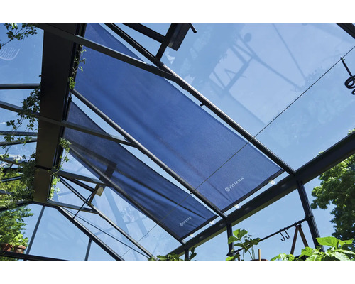 Innenansicht eines Gewächshauses mit Juliana Sonnenschutz