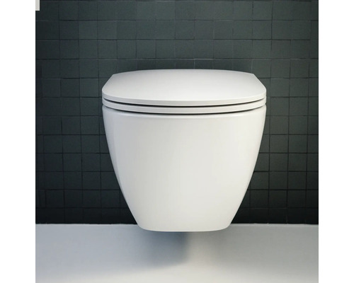 Wandhängendes WC mit geschlossenem Spülrand und WC-Sitz.
