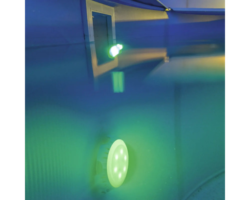 Eingebautes LED-Licht im Pool