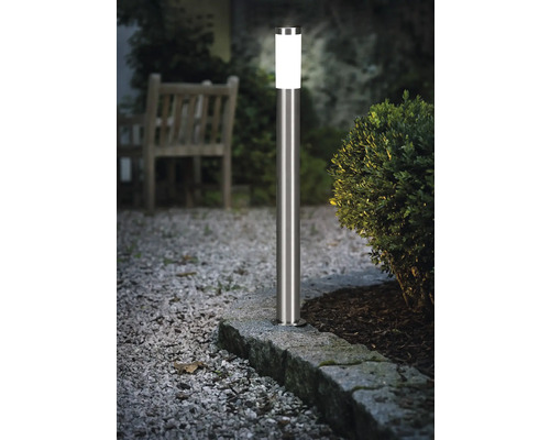 Edelstahl Pollerleuchte im Garten