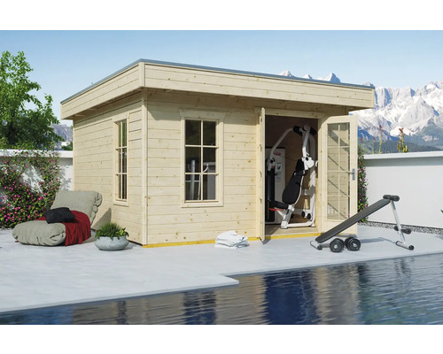 Gartenhaus Skanholz Breda inkl. Fußboden Fenster 380 x 380 cm Holzgartenhaus mit Trainingsgeräten und Hantelbank neben einem Pool