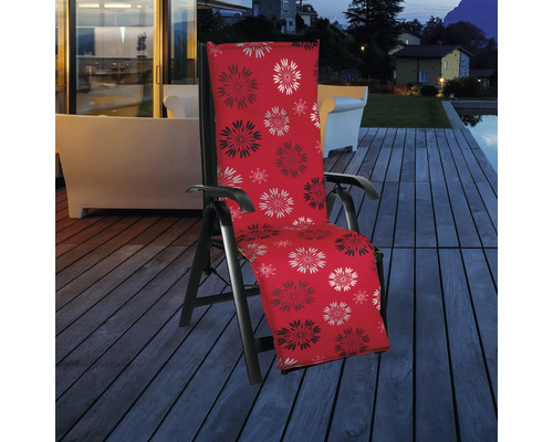 Gartenliege mit roter Auflage mit Blumenmuster