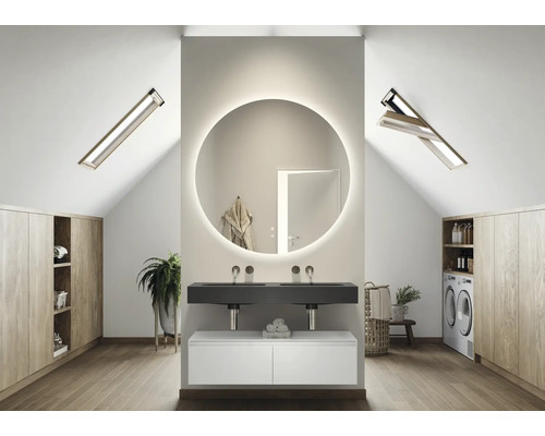 Badezimmer mit Doppelwaschbecken, rundem Spiegel mit Beleuchtung und Dachfenstern