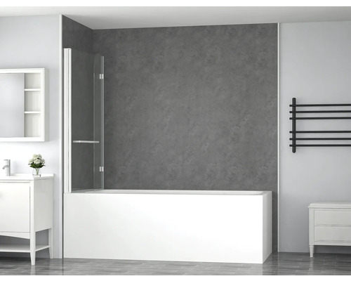 Badezimmer mit Badewanne, Badewannenaufsatz, Waschtisch und Handtuchwärmer