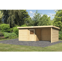 Gartenhaus aus Holz mit Tür in einem Garten