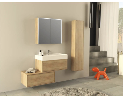 Modernes Badezimmer mit Waschtisch, Spiegelschrank und Hochschrank in Holzoptik