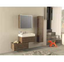 Modernes Badezimmer mit Waschtisch, Spiegelschrank und Hochschrank in Holzoptik