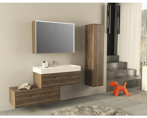 Modernes Badezimmer mit Waschtisch, Spiegelschrank mit Beleuchtung und Hochschrank in Holzoptik