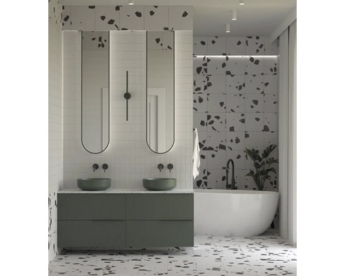 Helles Badezimmer mit Doppelwaschtisch, Spiegeln und freistehender Badewanne