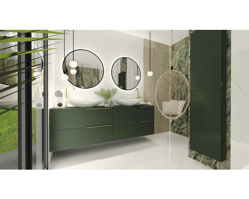 Badezimmer mit Waschtischunterschrank, Aufsatzwaschbecken, runden Spiegeln, Hängeleuchten und Hängesessel