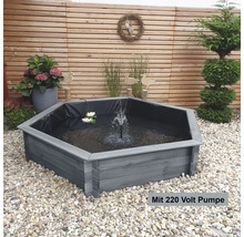 Gartenansicht mit achteckigem Hochteich aus Holz und 220-Volt-Pumpe