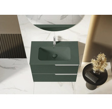 Badezimmer mit Waschtischunterschrank, Waschbecken und Spiegel
