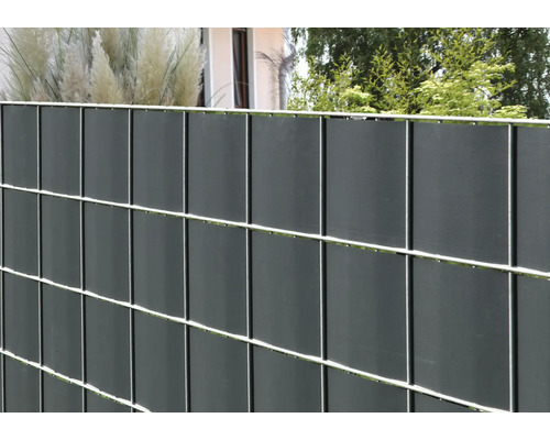 Doppelstabmattenzaun mit Sichtschutzstreifen