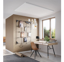 Arbeitszimmer mit Infrarotheizung an der Decke, Schreibtisch und Dekoration
