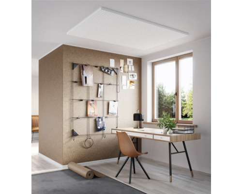 Arbeitszimmer mit Infrarotheizung an der Decke, Schreibtisch und Dekoration