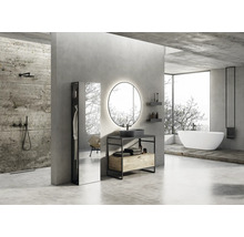 Modernes Badezimmer mit Dusche, Waschtisch, Spiegel und freistehender Badewanne