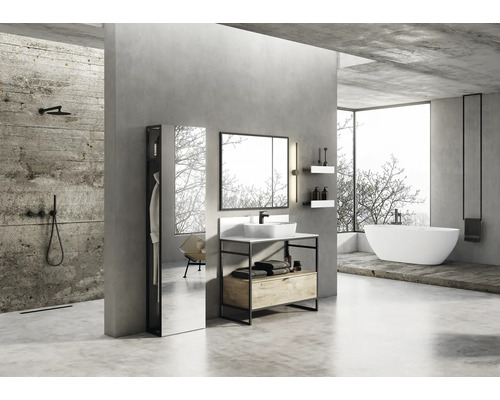Badezimmer mit Waschtisch, Spiegel, Badewanne und Dusche in modernem Design