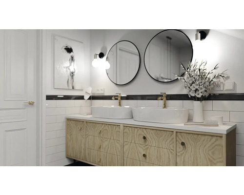 Badezimmer mit Waschtisch, zwei Aufsatzwaschbecken, runden Spiegeln und Wandleuchten