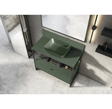 Modernes Badezimmer mit Waschbecken, Unterschrank und Spiegel