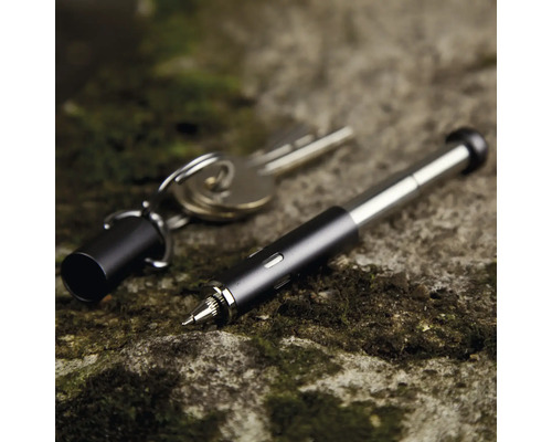 Schlüsselanhänger-Stift neben Schlüsselbund