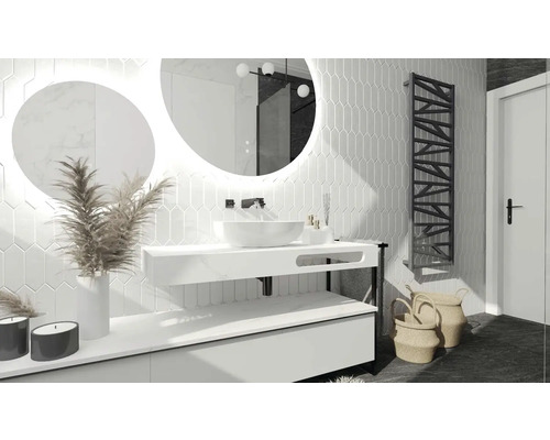 Modernes Badezimmer mit Waschtisch, Spiegel, Heizkörper und Dekoration