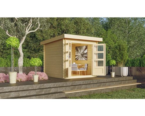 Modernes Gartenhaus mit geöffneten Doppeltüren, eingerichtet mit Tisch und Stühlen auf einer erhöhten Terrasse