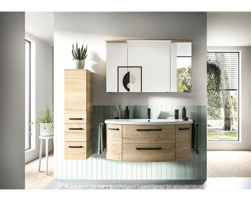 Modernes Badezimmer mit Waschtisch, Spiegelschrank und Hochschrank in Holzoptik