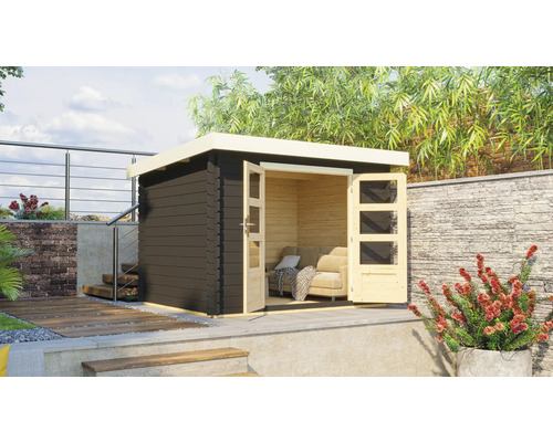 Holzgartenhaus mit geöffneten Doppeltüren und Sitzbereich