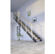 Treppe mit Holzstufen und Metallgeländer in einem hellen Raum