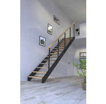 Treppe mit Holzstufen und Metallrahmen in einem hellen Raum